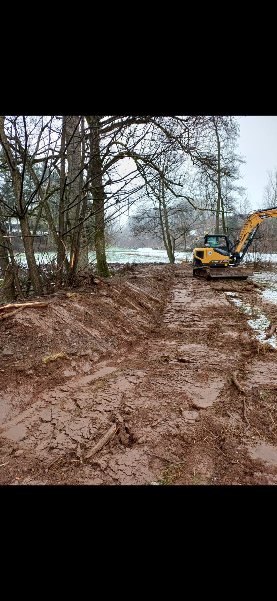 Baggerarbeiten am Fluss