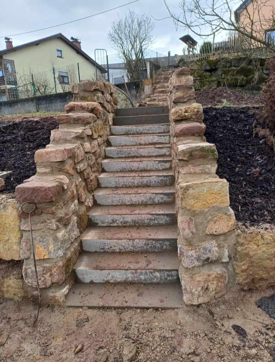 Bau-Ma Natursteintreppe